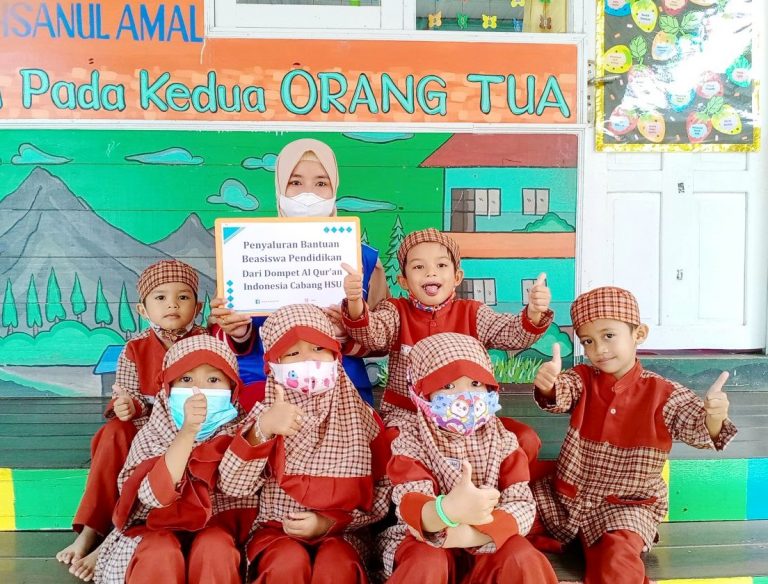 DQ Hulu Sungai Utara Salurkan Beasiswa Yatim Dhuafa