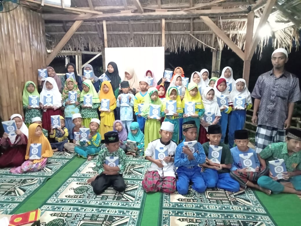 DQ Salurkan Mushaf Al-Qur’an Ke TPQ Al Fajr Lumajang