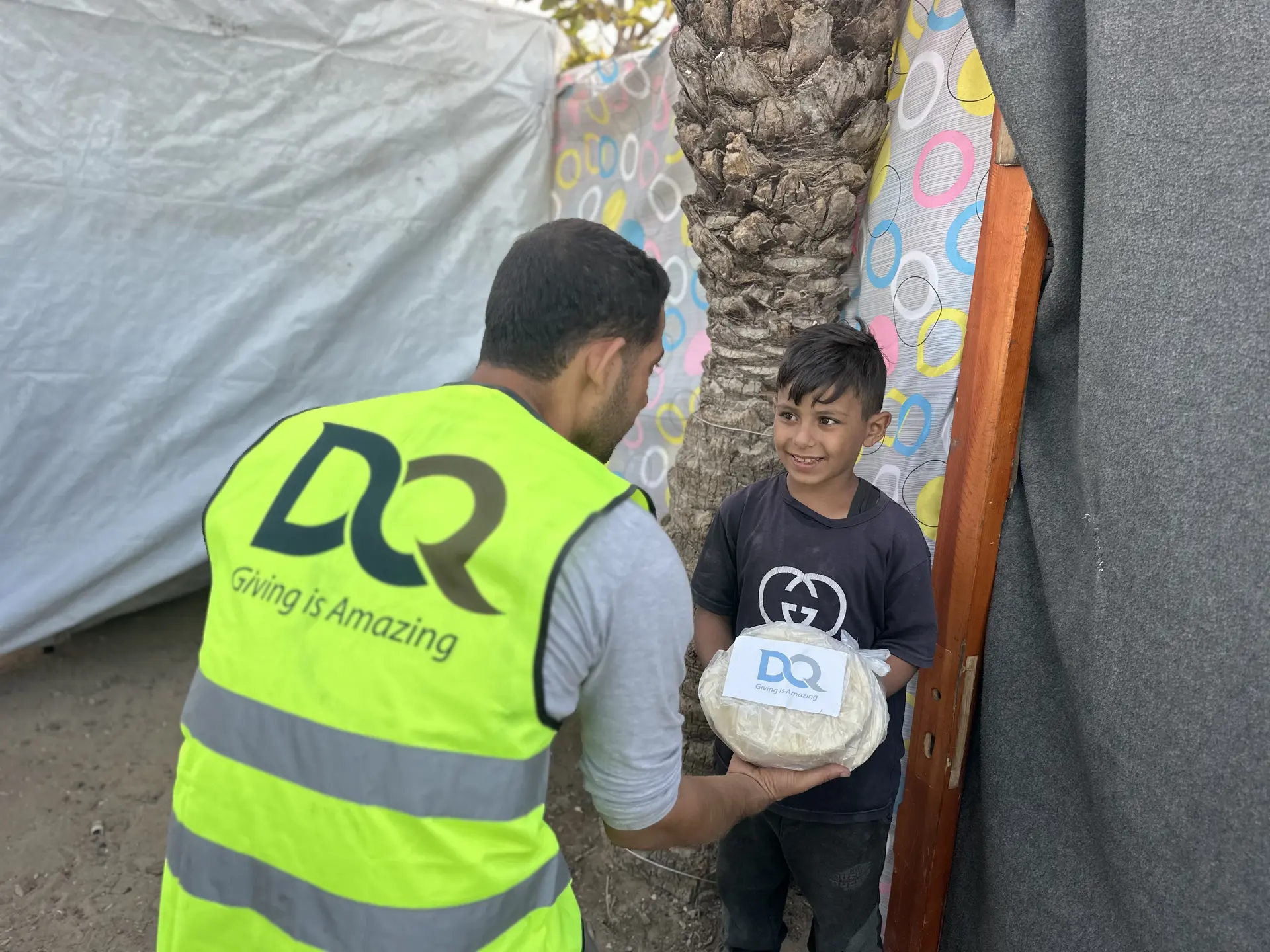 DQ Salurkan Bantuan Roti untuk 2.500 Warga di Kota Gaza