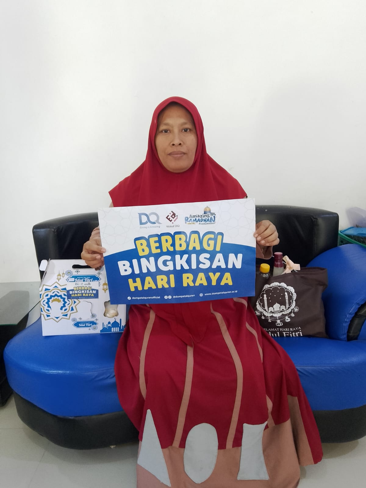 DQ Salurkan Bingkisan Hari Raya untuk Dhuafa dan Guru TPQ