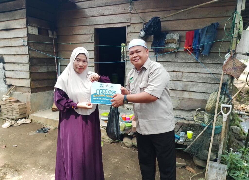 Tembus Pedalaman Kalimantan Selatan, DQ Salurkan Qurban untuk 80 Warga di Desa Papagaran