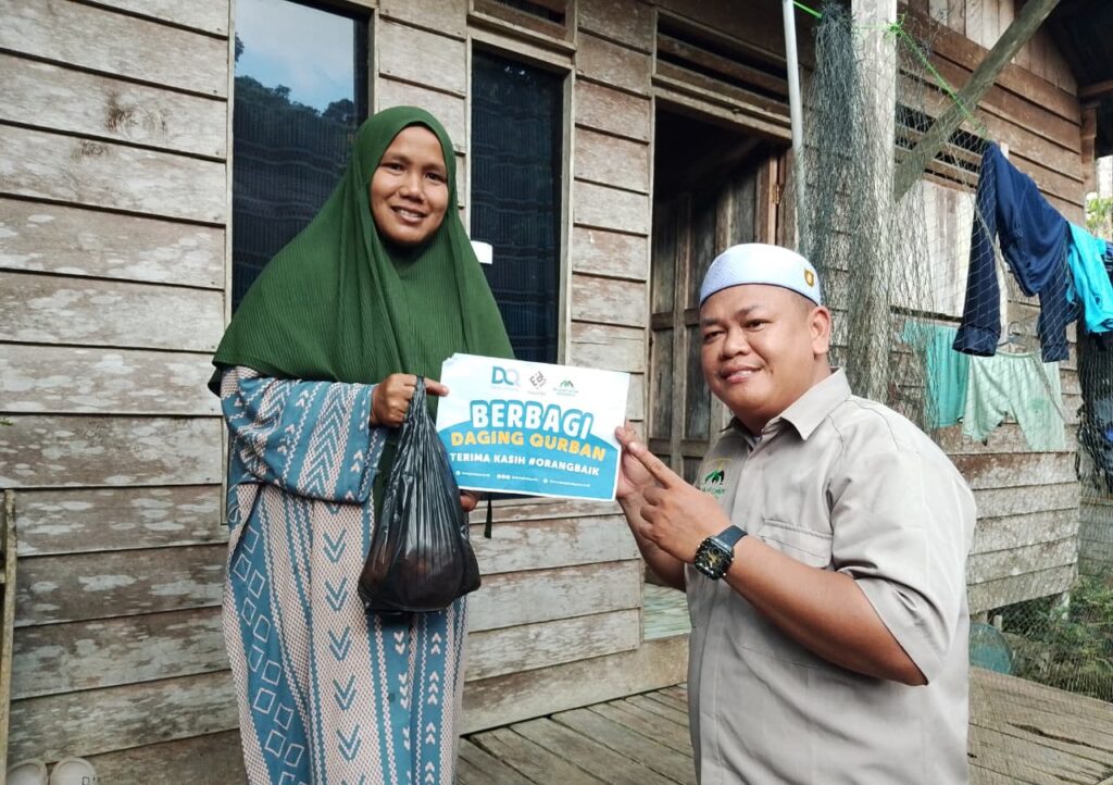 Tembus Pedalaman Kalimantan Selatan, DQ Salurkan Qurban untuk 80 Warga di Desa Papagaran