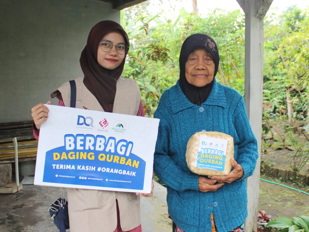 DQ Salurkan Amanah Qurban untuk 300 Warga di Lumajang