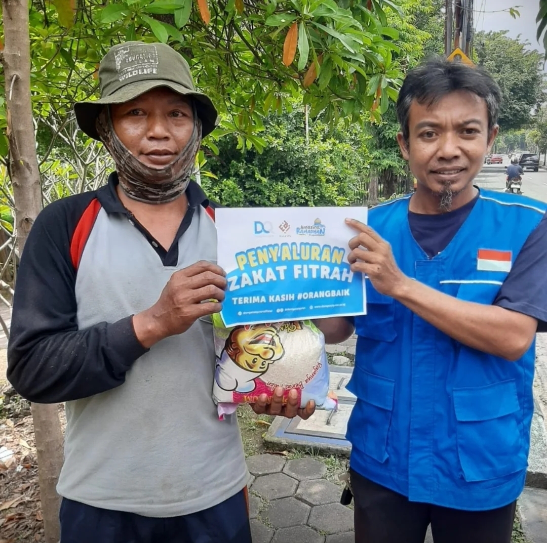 Dari Muzakki untuk Mustahik, DQ Gresik Salurkan Zakat Fitrah dan Fidyah di Desa Cerme dan Gresik Kota