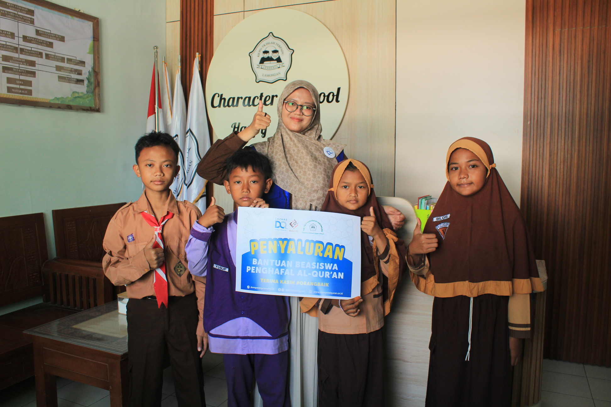 LAZNAS DQ Menyalurkan Beasiswa Pendidikan ke Siswa Sekolah Cendekia Lamongan