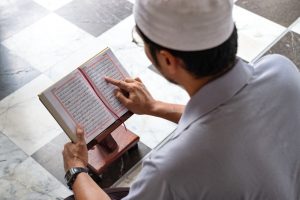 Urgensi Belajar dan Mengajarkan Al-Qur'an