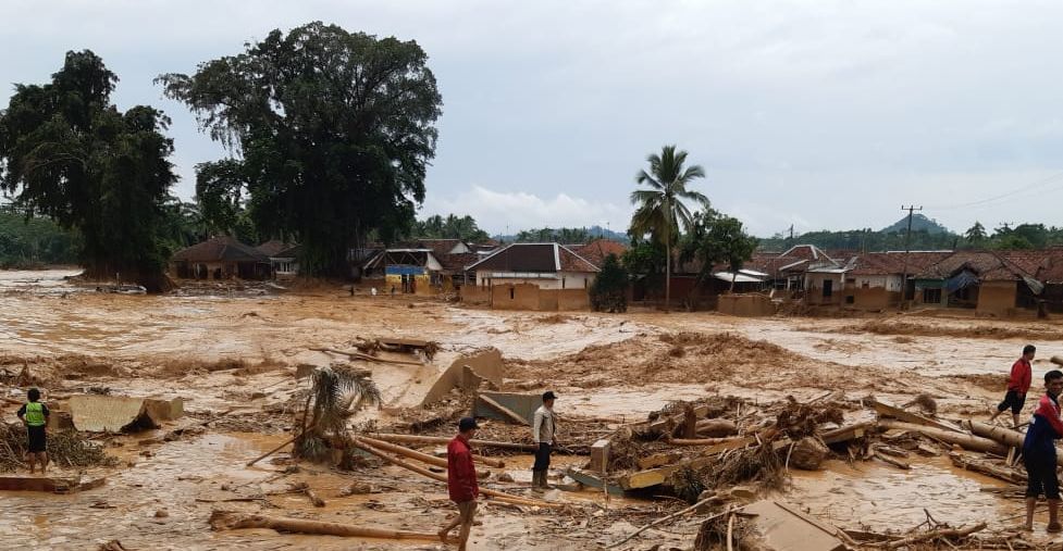 DQ Salurkan Bantuan pada Pengungsi Banjir di Lebak Banten