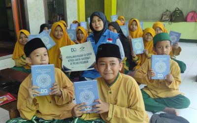 DQ Salurkan Mushaf Al-Qur’an Kepada TPQ Bahrul Ulum, Gempol, Pasuruan