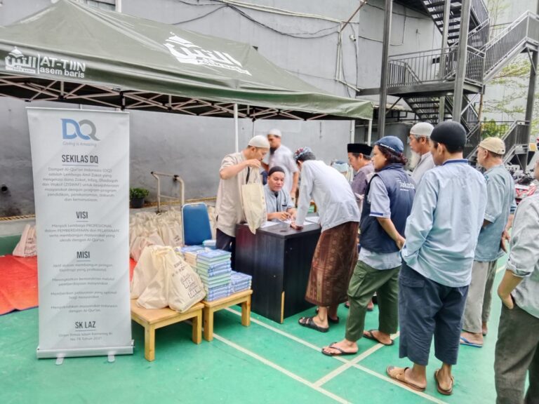 DQ DKI Jakarta & MCI Bagikan Al-Quran & Sembako untuk Mualaf