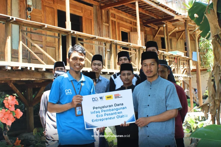 Penyaluran Dana Infaq Pembangunan Eco Pesantren Entrepreneur Olabiz Tahap Ketiga