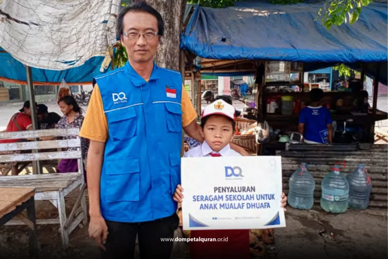 DQ Berikan Bantuan Seragam Sekolah untuk Putra Mualaf Dhuafa