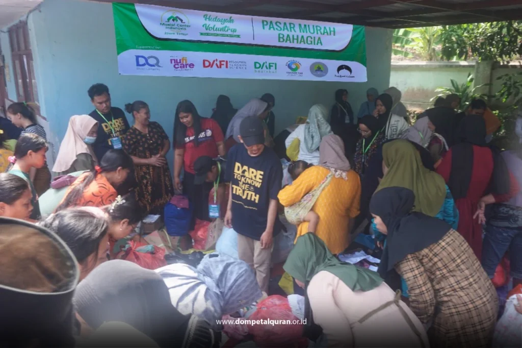 Antusiasme Warga Pelosok Desa Ngembat di Pasar Murah Bahagia dan Bakti Sosial Kegiatan Hidayah Voluntrip