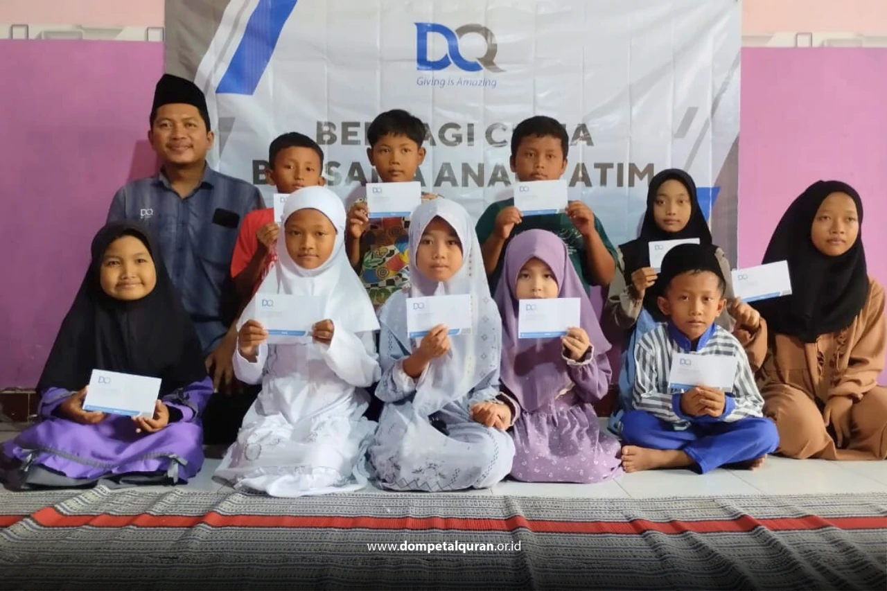 Pemberian santunan DQ Gresik untuk anak yatim dhuafa