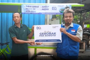 Bantuan Modal dan Gerobak DQ Cabang Gresik Untuk Pak Suwoto