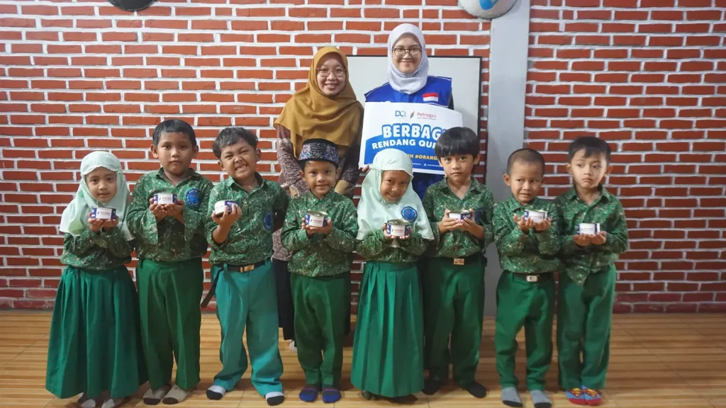 Rendang Qurban CSR PT. Petrogas Jatim Utama Cendana untuk Anak-anak SAKA, Sidoarjo
